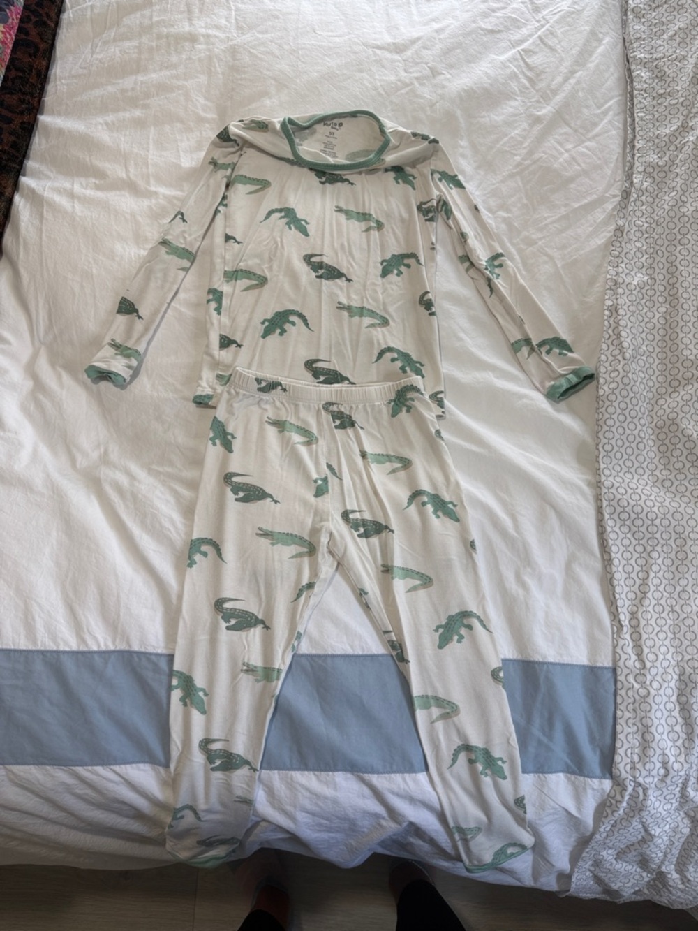 Kyte BABY White Pajama Set with Mint Green Trim